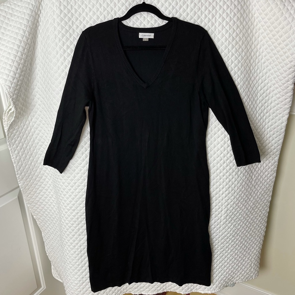 Calvin Klein black V-neck sweater dress. Simple, versatile, & easy to wear. XL